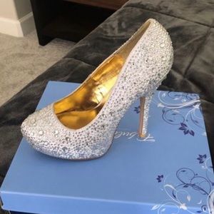 Fabulous size 6 platforms